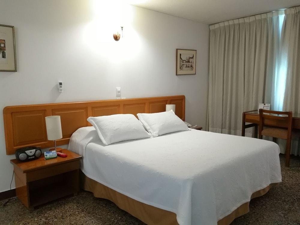 Hotel Villavicencio Plaza Kültér fotó