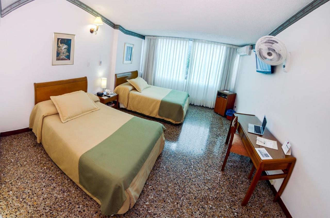 Hotel Villavicencio Plaza Kültér fotó